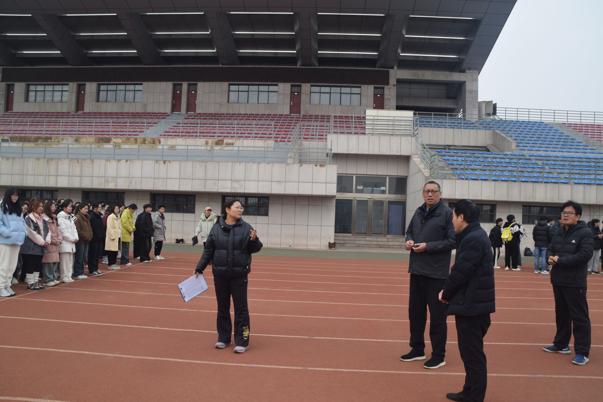MK体育领导深入课堂与学生共听“开学第一课”