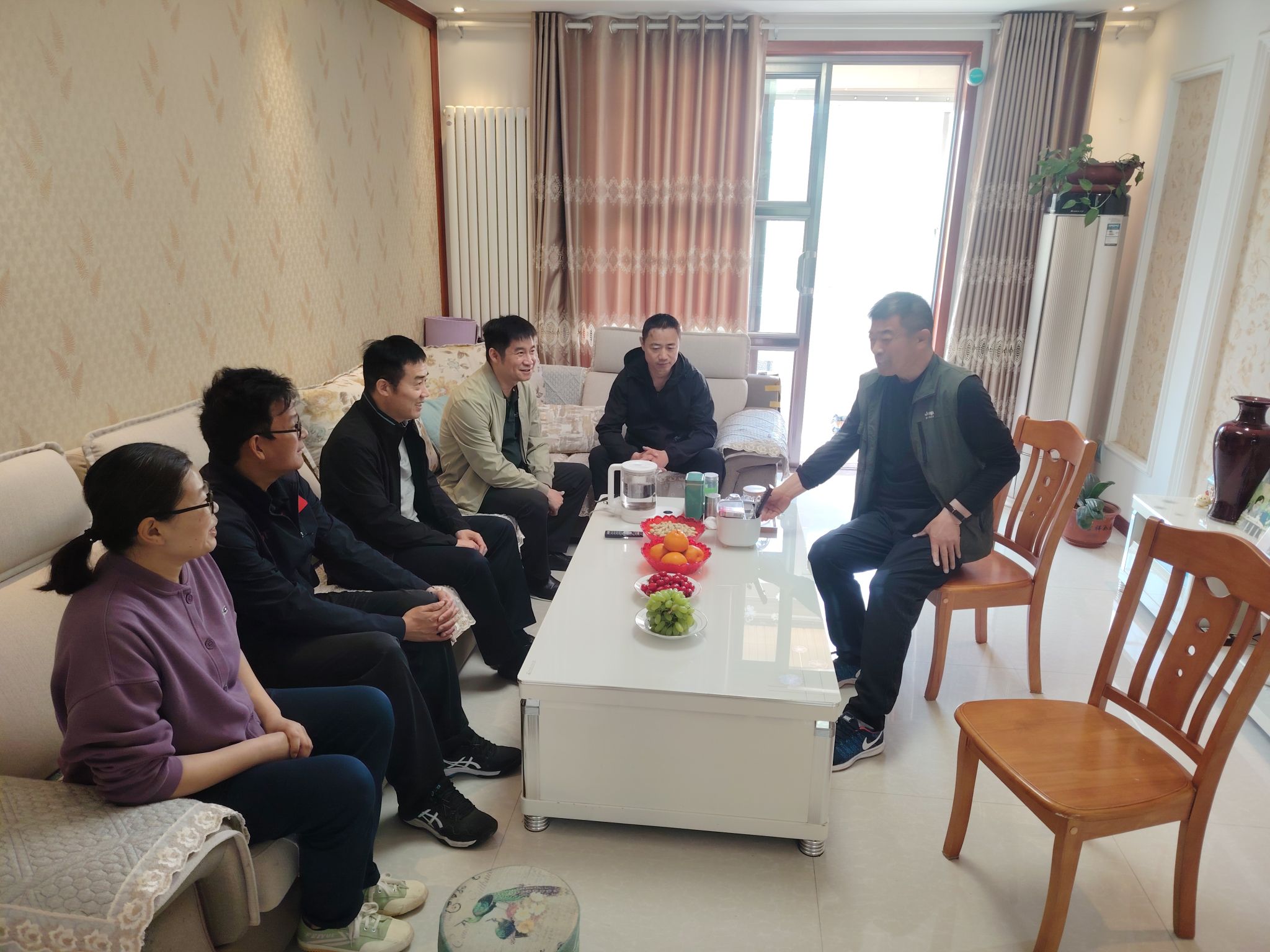 关爱外聘教师,慰问关怀暖心——MK体育领导看望受伤外聘教师